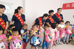 呼市小百灵语训中心接受爱心企业捐赠活动
